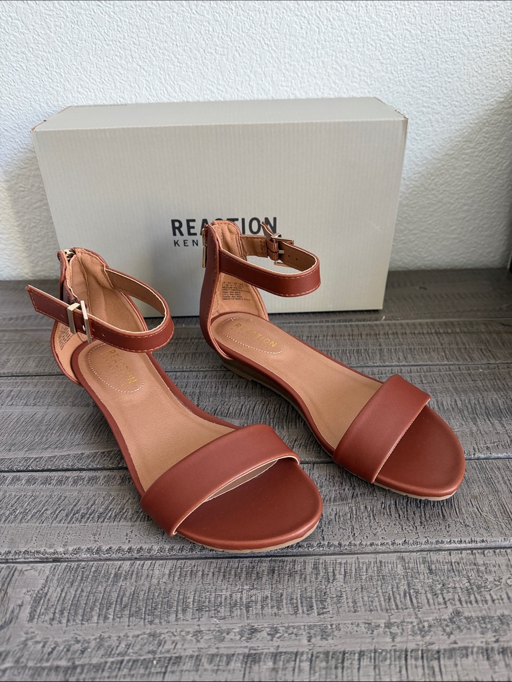 Kenneth Cole Reaction Women's Great Viber Sandals NIB
